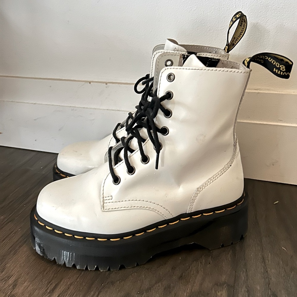 Dr Marten Jadon Platform